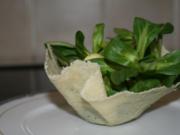 Salat im Parmesankörbchen - Rezept