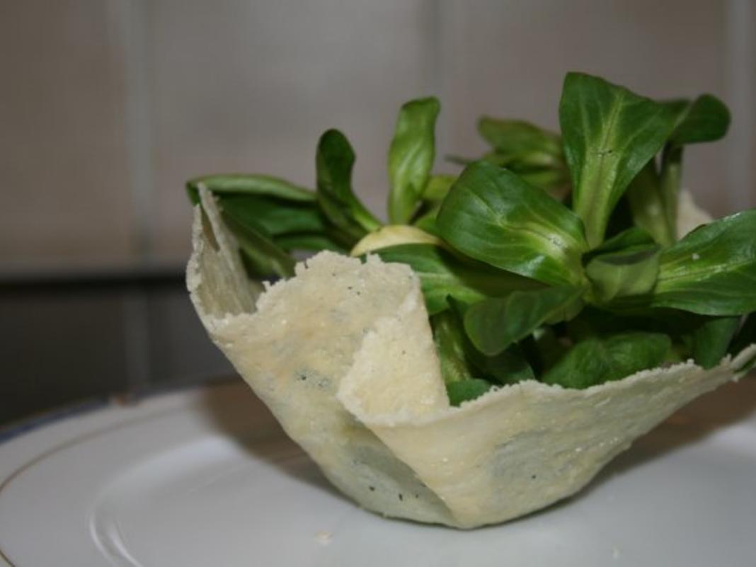 Salat im Parmesankörbchen Rezept mit Bild kochbar.de