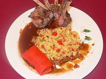 Lammkarree mit Gemüsecouscous und Minzpaprika - Rezept