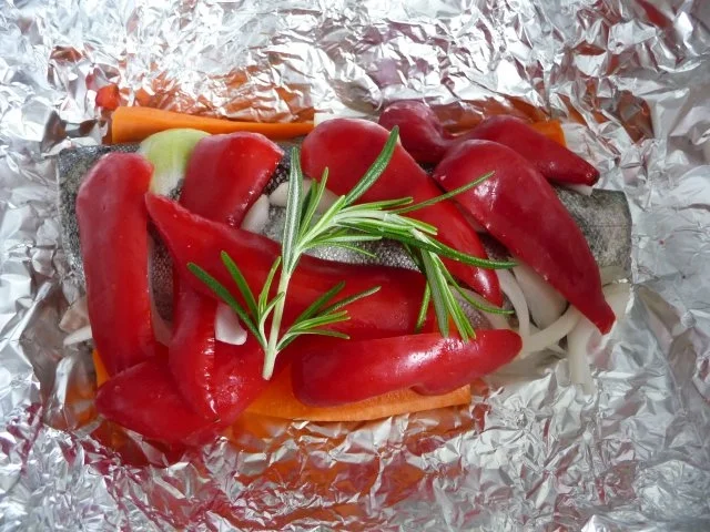 Grillen : Verpackte Forelle mit Spargel aus der Folie... - Rezept - Bild Nr. 4
