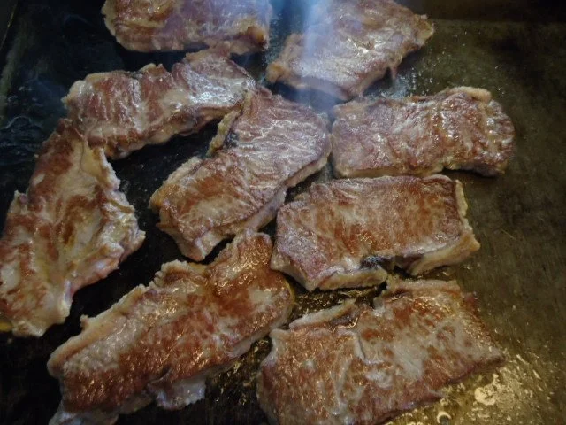 Zwiebelrostbraten mit Gurkerlragout - Rezept - Bild Nr. 4