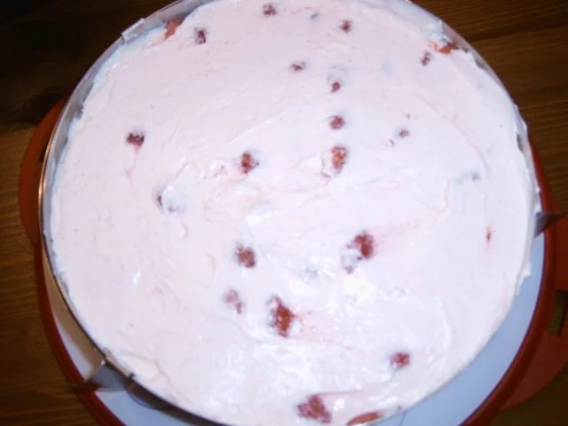 Rezept: Hello Kitty - Torte Bild Nr. 10 Hello Kitty - Torte - Rezept - Bild Nr. 10