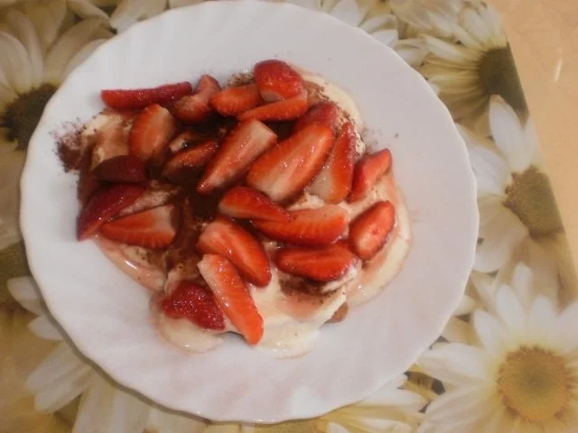 Rezept: Erdbeeren auf Zwieback Erdbeeren auf Zwieback - Rezept