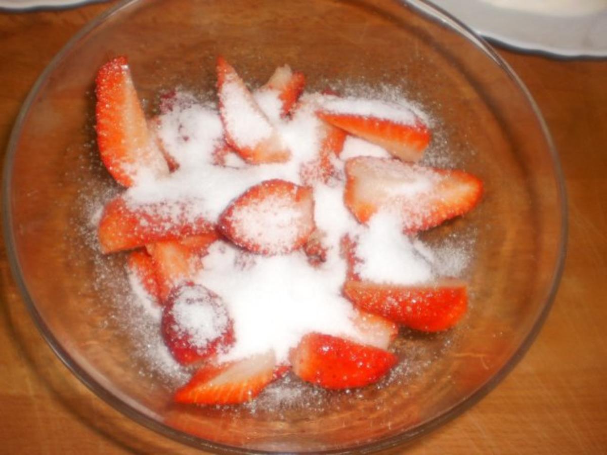 Erdbeeren auf Zwieback - Rezept - Bild Nr. 4