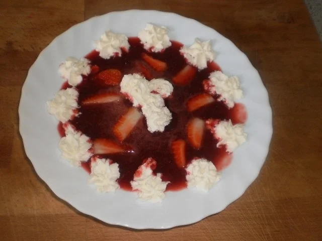 Rezept: Erdbeerkaltschale Erdbeerkaltschale - Rezept