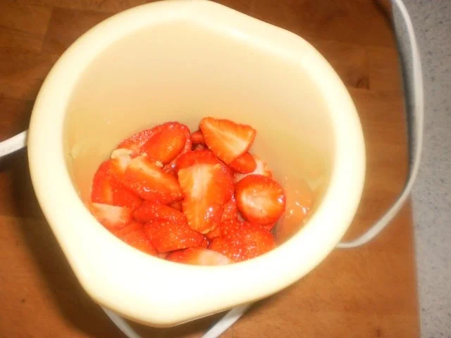 Rezept: Erdbeerkaltschale Bild Nr. 3 Erdbeerkaltschale - Rezept - Bild Nr. 3