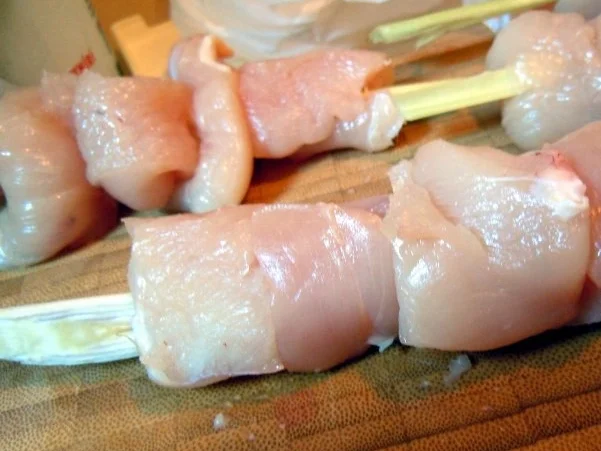 Rezept: Salat mit scharfen Hähnchenspießen und Erdbeerdressing Bild Nr. 5 Salat mit scharfen Hähnchenspießen und Erdbeerdressing - Rezept - Bild Nr. 5