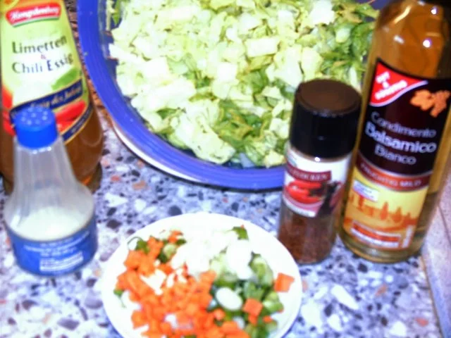 Rezept: MEINE THUNFISCHFRIKADELLEN AN EISBERGSALAT Bild Nr. 4 MEINE THUNFISCHFRIKADELLEN AN EISBERGSALAT - Rezept - Bild Nr. 4