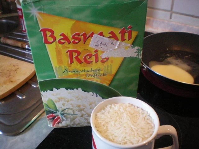 Überbackene Paprikaschote mit Pilz-Lauch-Hack-Füllung auf einem Tomatenmarkspiegel - Rezept - Bild Nr. 5