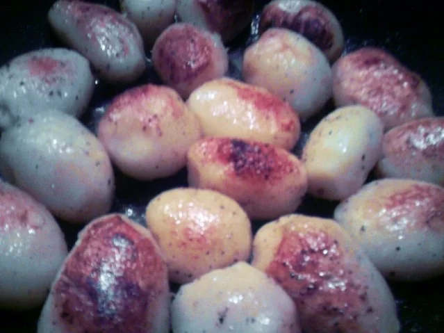 Rezept: Scharfe Hähnchenkeulen an gebratenen Speckkartöffelchen und Bohnen Bild Nr. 5 Scharfe Hähnchenkeulen an gebratenen Speckkartöffelchen und Bohnen - Rezept - Bild Nr. 5