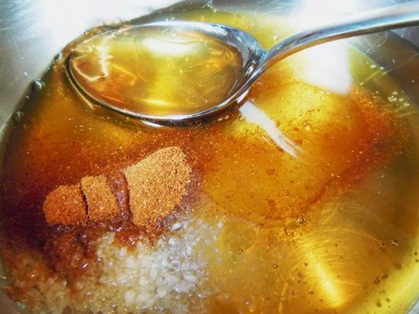 Whisky-Hähnchenschenkel auf Fenchelbett mit Drillingen - Rezept - Bild Nr. 2