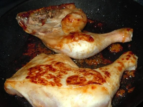 Whisky-Hähnchenschenkel auf Fenchelbett mit Drillingen - Rezept - Bild Nr. 4