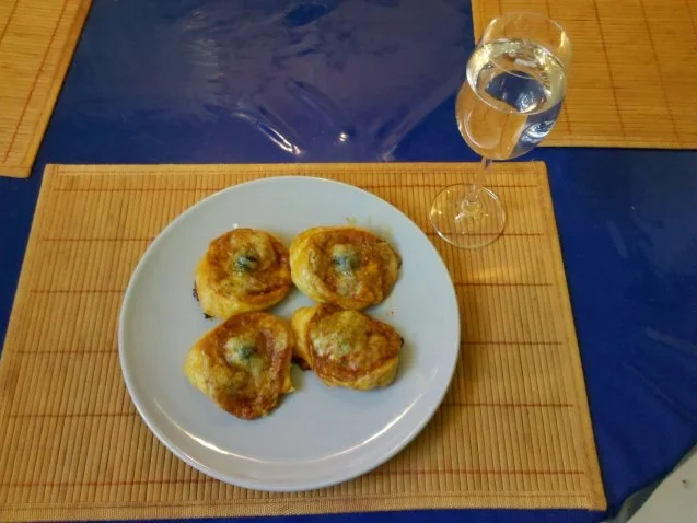 Gebäck: Pikante Ajvar-Schnecken - Rezept