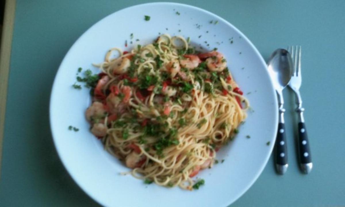 Spaghetti Diavolo Aglio Olio E Gamberi E Peperoncini Rezept Kochbar De