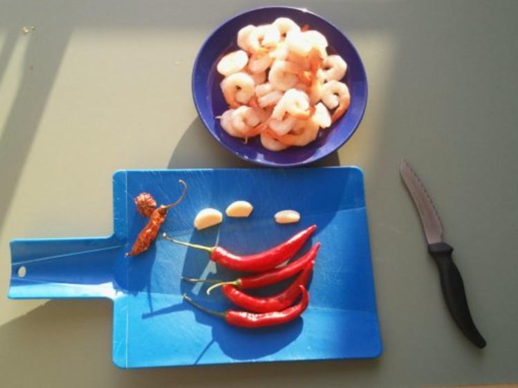 Spaghetti Diavolo Aglio Olio e Gamberi e Peperoncini - schnell ... Spaghetti Diavolo Aglio Olio e Gamberi e Peperoncini - schnell ...