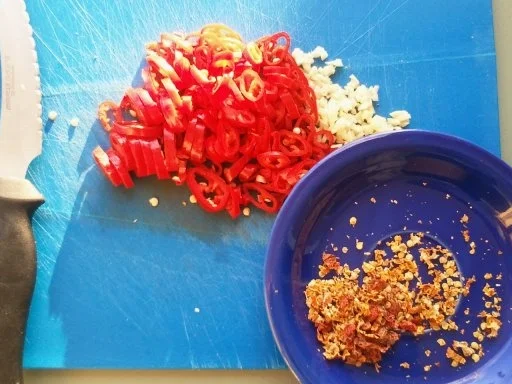 Rezept: Spaghetti Diavolo Aglio Olio e Gamberi e Peperoncini Bild Nr. 4 Spaghetti Diavolo Aglio Olio e Gamberi e Peperoncini - Rezept - Bild Nr. 4