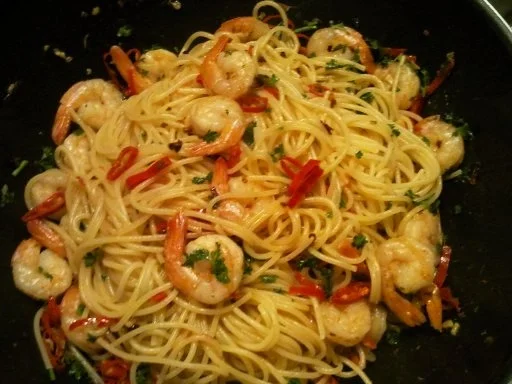 Rezept: Spaghetti Diavolo Aglio Olio e Gamberi e Peperoncini Bild Nr. 9 Spaghetti Diavolo Aglio Olio e Gamberi e Peperoncini - Rezept - Bild Nr. 9