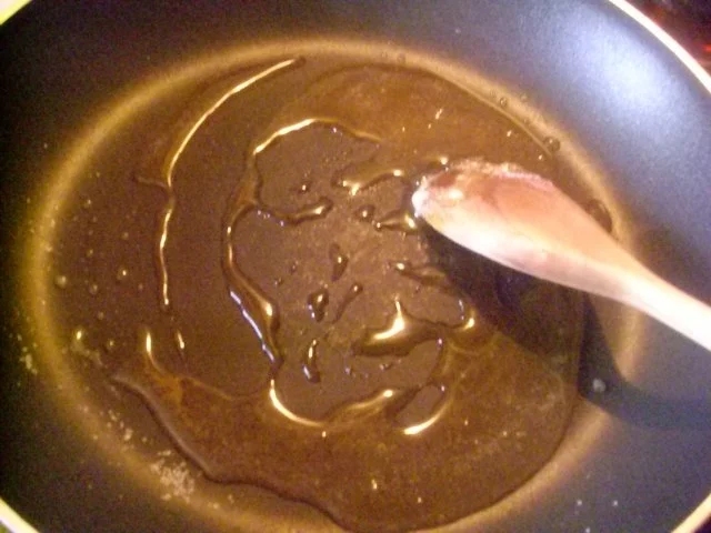 Ananas-Melone auf Erdbeerspiegel und  Karamell-Schoko-Soße - Rezept - Bild Nr. 5