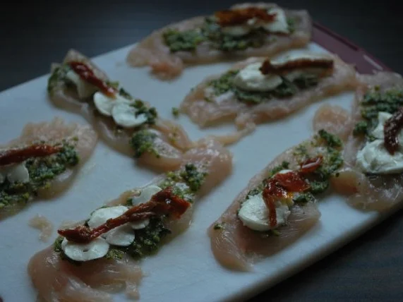 Pesto-Hähnchenröllchen - Rezept - Bild Nr. 2