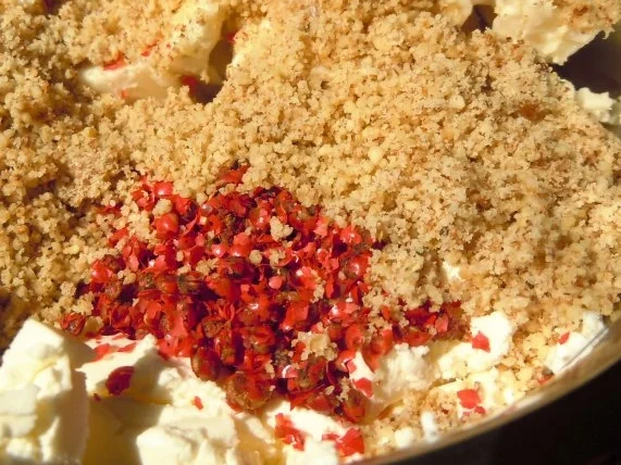 Ravioli mit Gorgonzola-Walnuss-Füllung und Salbeibutter - Rezept - Bild Nr. 3