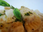 Ravioli mit Gorgonzola-Walnuss-Füllung und Salbeibutter - Rezept