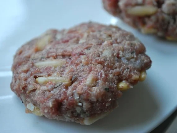 Rezept: Pinienkern-Frikadellen vom Grill Bild Nr. 2 Pinienkern-Frikadellen vom Grill - Rezept - Bild Nr. 2