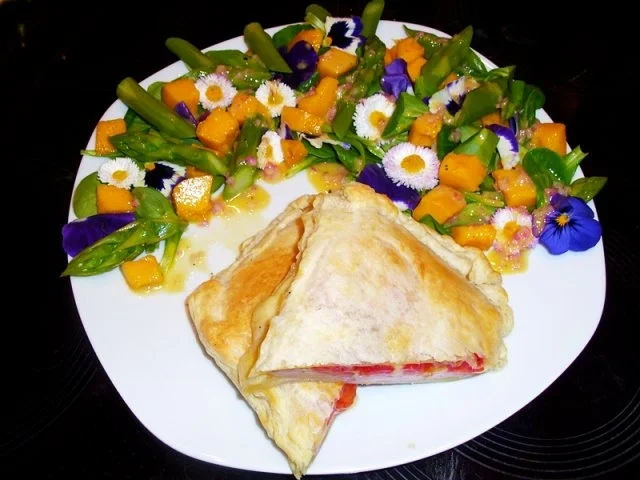 Rezept: Salat: Frühlings-Blüten-Salat Salat: Frühlings-Blüten-Salat - Rezept