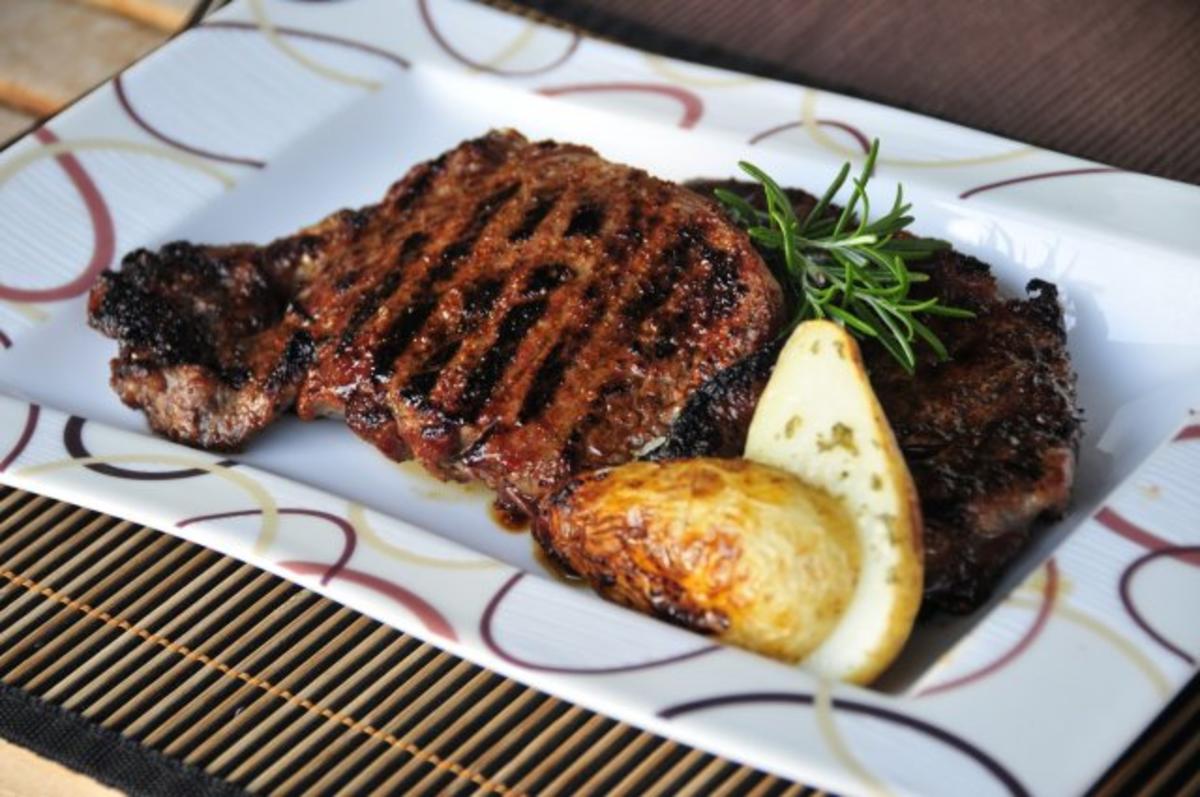 Bilder für American Beef: Striploin Steak mit Folienkartoffeln - Rezept