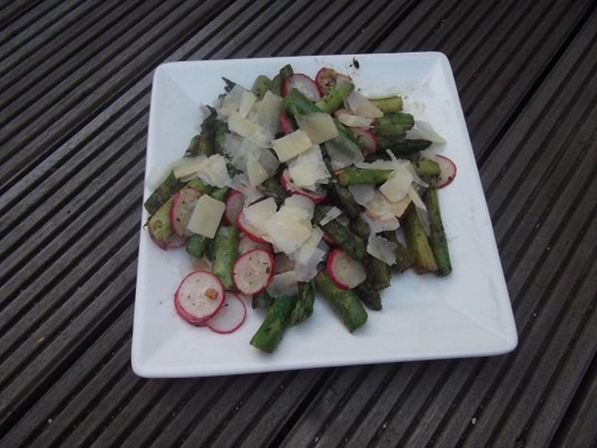 Grüner Spargel-Salat mit Radieschen - Rezept