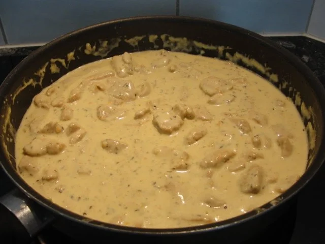 Rezept: Hähnchen-Geschnetzteltes an Kräutersahnesauce Bild Nr. 2 Hähnchen-Geschnetzteltes an Kräutersahnesauce - Rezept - Bild Nr. 2