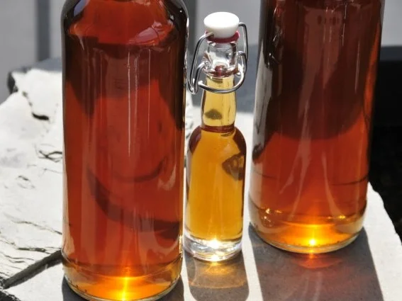 Rezept: Fliederlikör Bild Nr. 2 Fliederlikör - Rezept - Bild Nr. 2