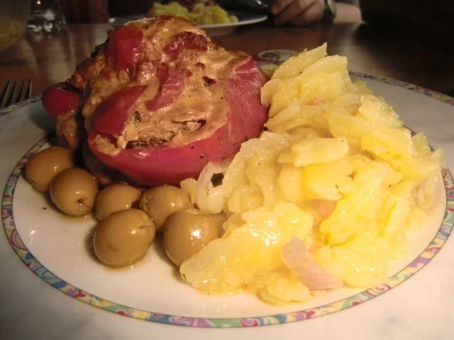 Paprika gefüllt vom Grill - mediteran angehaucht - Rezept