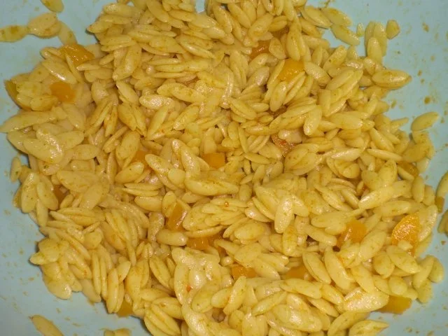 Rezept: Curry-Reisnudelsalat rot/gelb Curry-Reisnudelsalat rot/gelb - Rezept