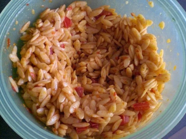 Rezept: Curry-Reisnudelsalat rot/gelb Bild Nr. 2 Curry-Reisnudelsalat rot/gelb - Rezept - Bild Nr. 2