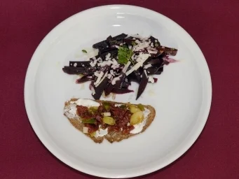 Carpaccio/Salat von jungen Roten Rüben und -Blättern (Ole Tillmann) - Rezept