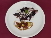 Carpaccio/Salat von jungen Roten Rüben und -Blättern (Ole Tillmann) - Rezept