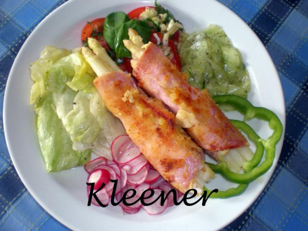 Spargel in Schinken gebacken auf Salat der Saison - Rezept - kochbar.de