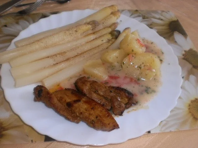 Rezept: Spargel weiß - Kammscheiben - -Schweinbauchscheiben- Tomaten-Béchamel Spargel weiß - Kammscheiben - -Schweinbauchscheiben- Tomaten-Béchamel - Rezept