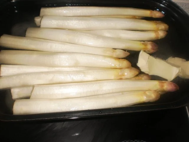 Rezept: Spargel weiß - Kammscheiben - -Schweinbauchscheiben- Tomaten-Béchamel Bild Nr. 3 Spargel weiß - Kammscheiben - -Schweinbauchscheiben- Tomaten-Béchamel - Rezept - Bild Nr. 3