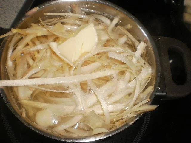 Rezept: Spargel weiß - Kammscheiben - -Schweinbauchscheiben- Tomaten-Béchamel Bild Nr. 4 Spargel weiß - Kammscheiben - -Schweinbauchscheiben- Tomaten-Béchamel - Rezept - Bild Nr. 4