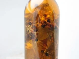 Rezept: Gewürzöl: Chili-Öl Bild Nr. 6 Gewürzöl: Chili-Öl - Rezept - Bild Nr. 6