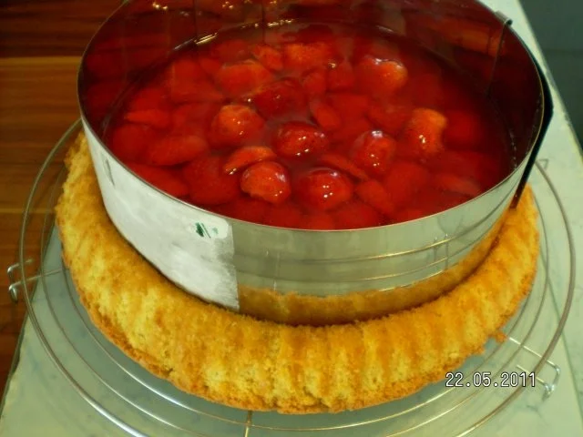 Biskuitboden mit Erdbeeren - Rezept - Bild Nr. 2