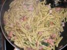 scharfe Nudelpfanne mit Basilikumpesto - Rezept