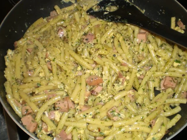 Rezept: scharfe Nudelpfanne mit Basilikumpesto Bild Nr. 2 scharfe Nudelpfanne mit Basilikumpesto - Rezept - Bild Nr. 2