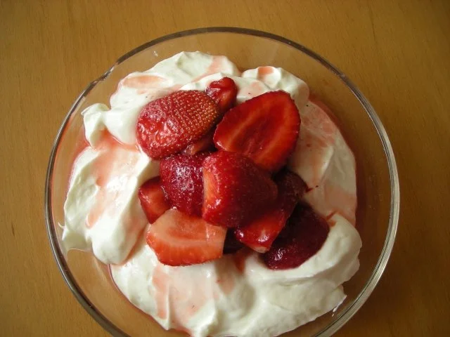 Sahnequark mit Erdbeeren - Rezept - Bild Nr. 2