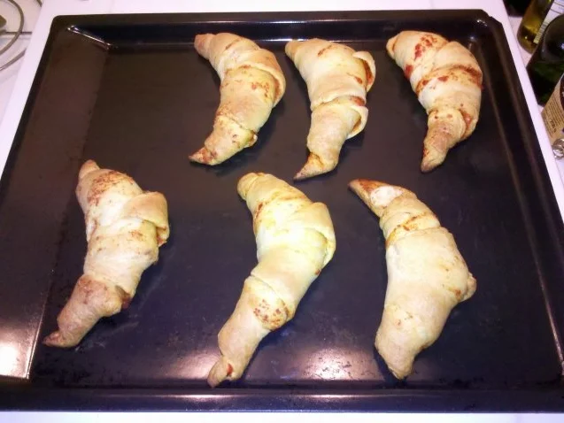 Frühstück: Ajvar- und Sambal Oelek-Croissants - Rezept - Bild Nr. 7