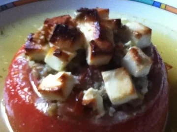 Rezept: Gefüllte Tomaten mit Hackfleisch und Fetakäse Gefüllte Tomaten mit Hackfleisch und Fetakäse - Rezept