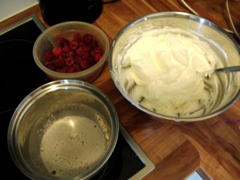 Himbeer Sahne Biskuit Rolle - einfach - 203 kcal/100g