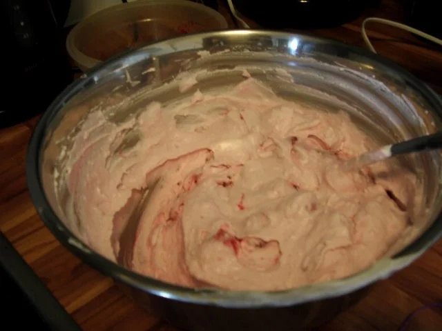 Rezept: Himbeer-Sahne-Biskuit-Rolle Bild Nr. 5 Himbeer-Sahne-Biskuit-Rolle - Rezept - Bild Nr. 5