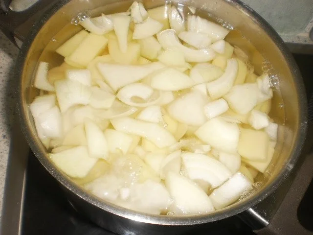 Rezept: Bockwurstpieß an gefüllten Kohlrabi Bild Nr. 4 Bockwurstpieß an gefüllten Kohlrabi - Rezept - Bild Nr. 4